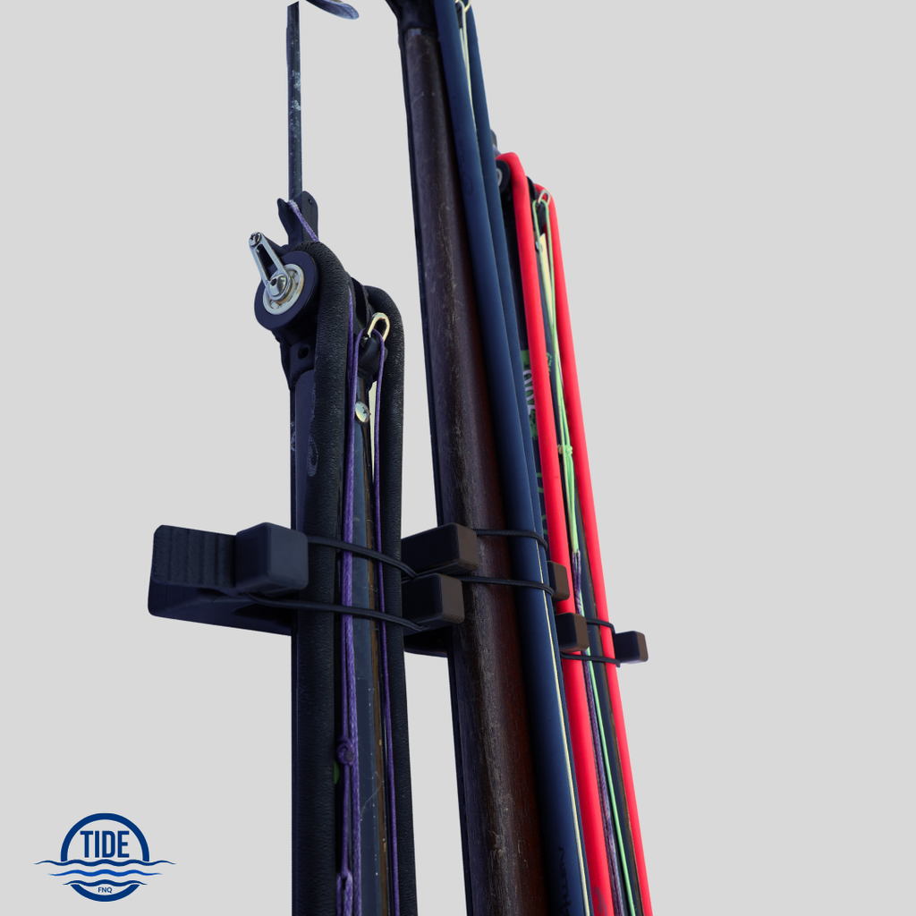 Top mount for upright double speargun rack with carbon fibre bungee tabs
